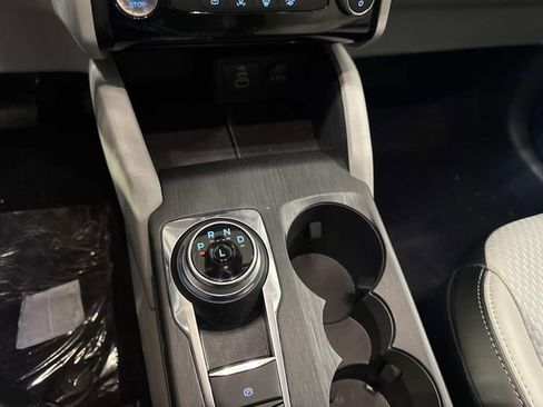 Used 2025 Ford Escape SE image 24