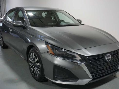 Used 2023 Nissan Altima 2.5 SV image 5