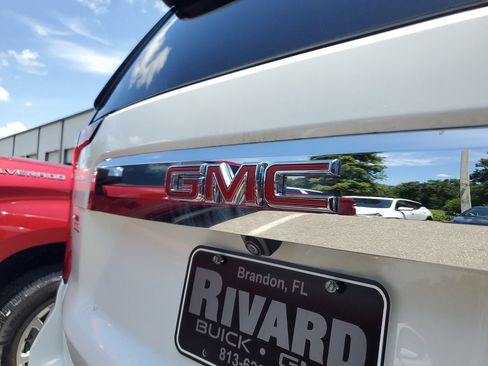 Used 2024 GMC Yukon SLT w/ SLT Luxury Package RWD image 6