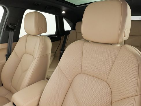 Used 2025 Porsche Macan image 37