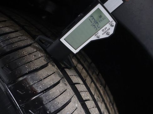 Used 2017 Toyota RAV4 SE image 33