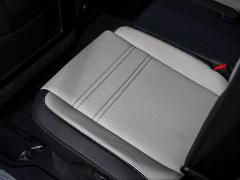 New 2025 Porsche Cayenne Coupe image 35