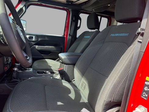 Used 2025 Jeep Wrangler Unlimited Rubicon 4xe w/ Convenience Group image 11