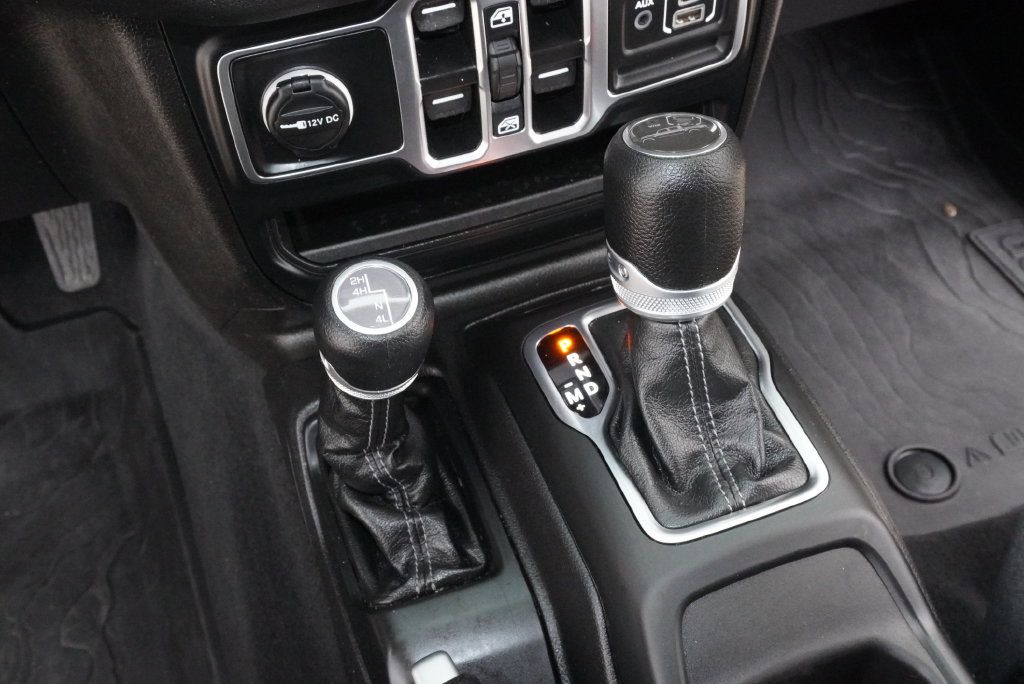 Used 2025 Jeep Gladiator Sport AWD/4WD image 17