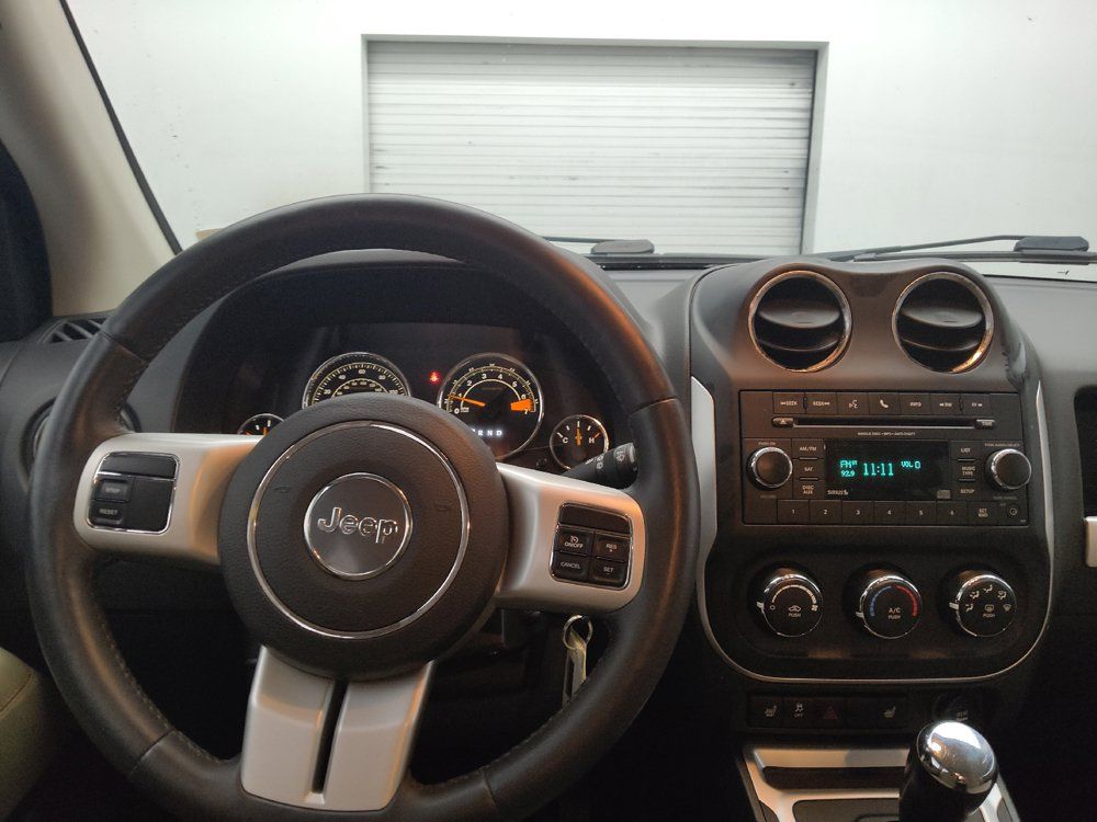 Used 2015 Jeep Compass Latitude FWD image 22