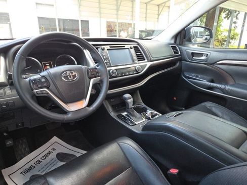 Used 2014 Toyota Highlander Limited FWD image 9
