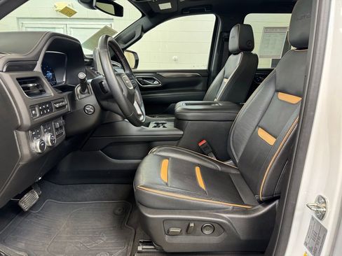 Used 2024 GMC Yukon XL AT4 w/ Technology Package AWD/4WD image 14