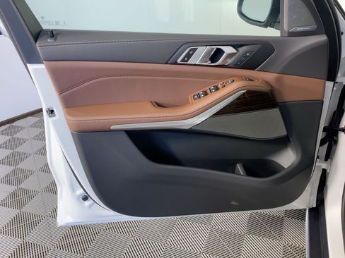 Used 2026 BMW X5 sDrive40i image 10