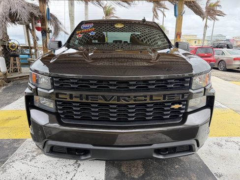 Used 2021 Chevrolet Silverado 1500 Custom image 2