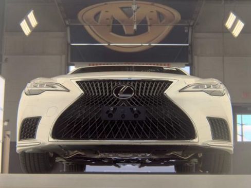 Used 2022 Lexus LS 500 w/ Accessory Package (Z2) RWD image 4