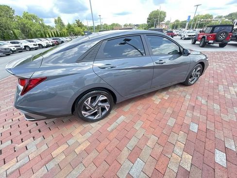 Used 2025 Hyundai Elantra Sport FWD image 35