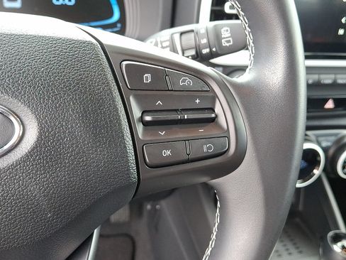 Certified 2023 Hyundai Venue Limited w/ Cargo Package FWD image 16