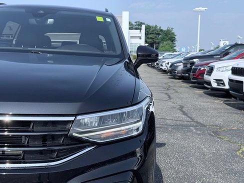 Used 2023 Volkswagen Tiguan SE R-Line AWD/4WD image 3
