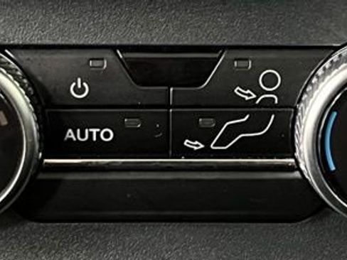 Used 2025 Ford Expedition Active AWD/4WD image 41