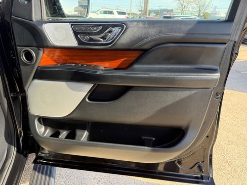 Used 2018 Lincoln Navigator L Reserve w/ Technology Package image 29