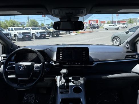 Used 2022 Toyota Sienna XSE w/ XSE Plus Package AWD/4WD image 16