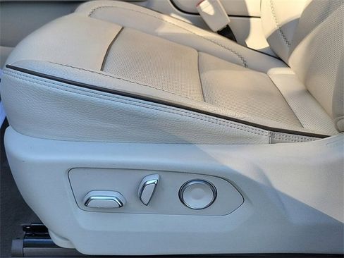 Used 2023 GMC Yukon Denali image 17