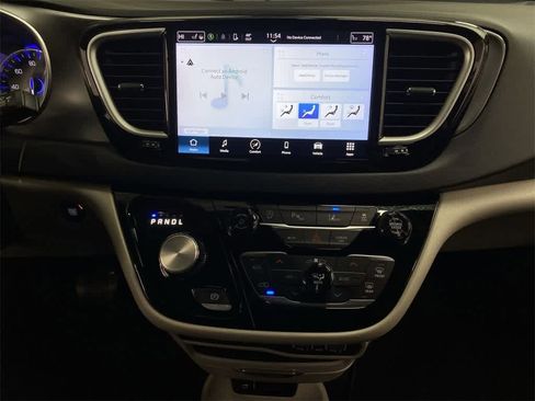 Used 2024 Chrysler Pacifica Touring-L image 24