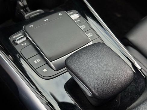 Used 2021 Mercedes-Benz GLB 250 GLB 250 w/ Premium Package image 20