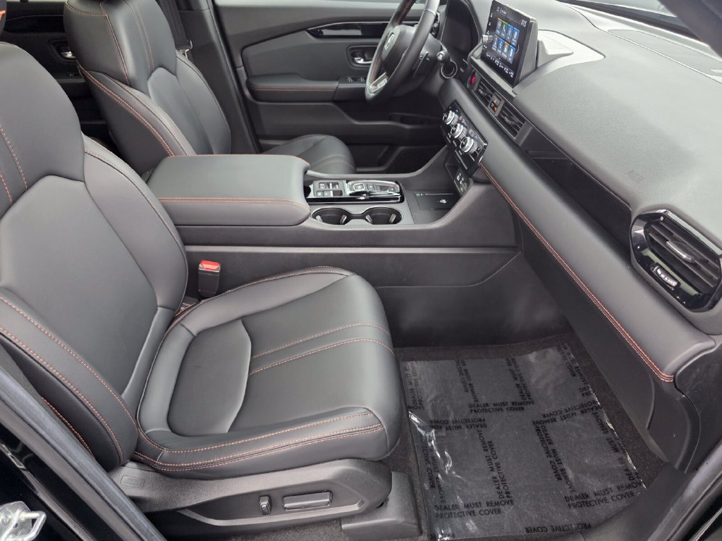 Used 2025 Honda Pilot TrailSport image 33
