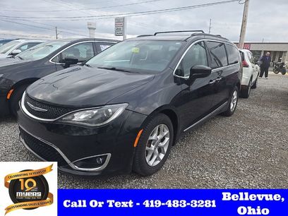 Used 2017 Chrysler Pacifica Touring-L w/ Tire & Wheel Group