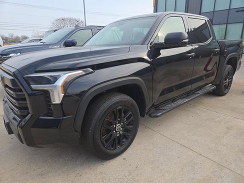 Used 2022 Toyota Tundra SR5 w/ SR5 Convenience Package image 1