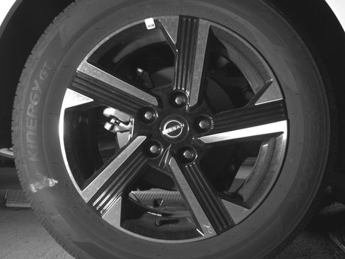 Used 2025 Nissan Sentra SV FWD image 15