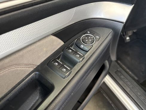Used 2017 Ford Explorer XLT w/ Equipment Group 202A AWD/4WD image 19