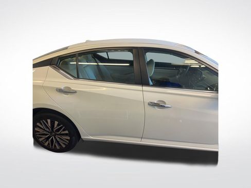 Used 2023 Nissan Altima 2.5 SV AWD/4WD image 7