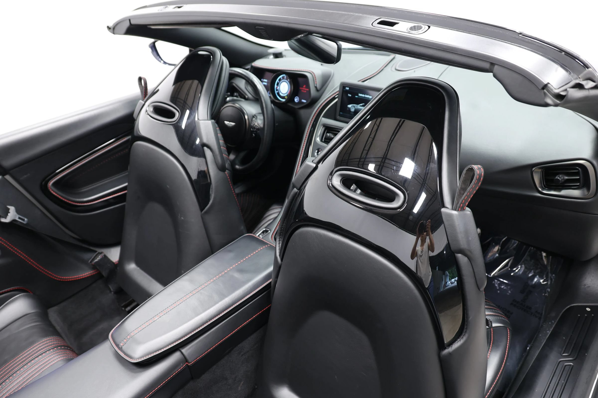 Used 2019 Aston Martin DB11 Volante RWD image 88