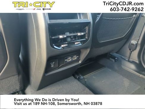 New 2025 Jeep Grand Cherokee Altitude image 25