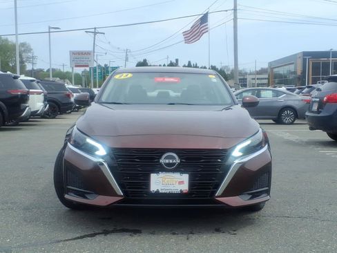 Certified 2023 Nissan Altima 2.5 SV w/ SV Premium Package FWD image 2