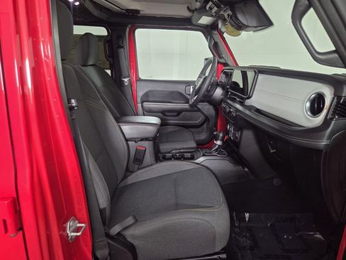 Certified 2025 Jeep Wrangler Sahara w/ Safety Group image 32