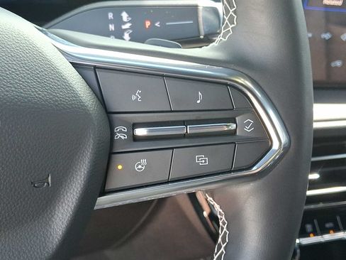Used 2025 Chevrolet Traverse LT w/ Driver Confidence Package AWD/4WD image 23