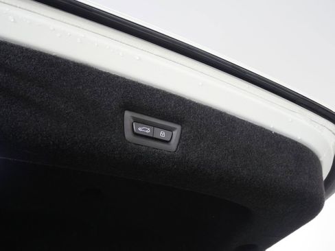 Certified 2025 BMW 740i image 17