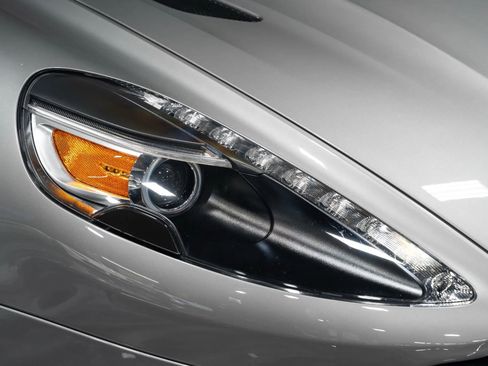 Used 2017 Aston Martin Vanquish Coupe image 4