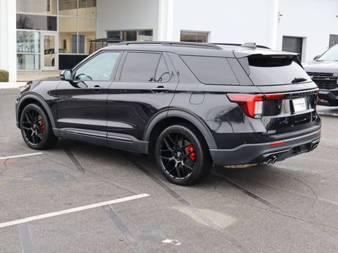 Used 2025 Ford Explorer ST image 8