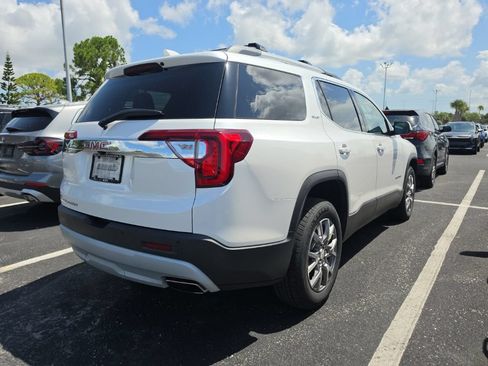 Used 2021 GMC Acadia SLT w/ Technology Package FWD image 16