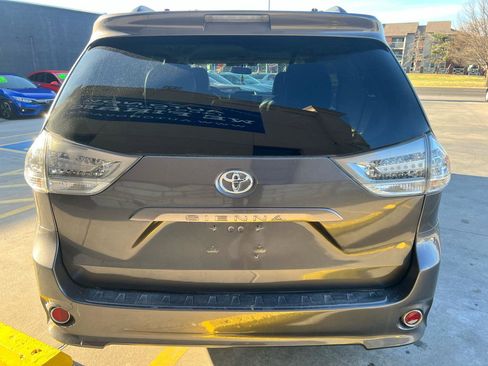 Used 2013 Toyota Sienna SE FWD image 5