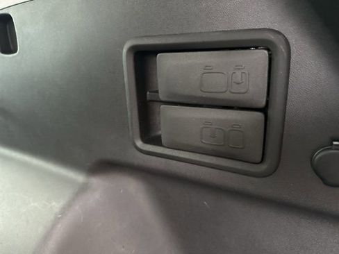 Used 2024 GMC Terrain AT4 w/ Infotainment Package II image 55