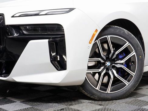 Certified 2023 BMW 760i xDrive AWD/4WD image 3