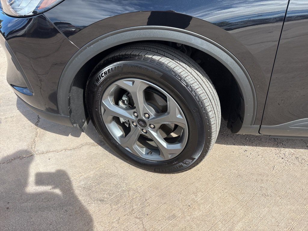Used 2025 Ford Escape ST-Line Select AWD/4WD image 9