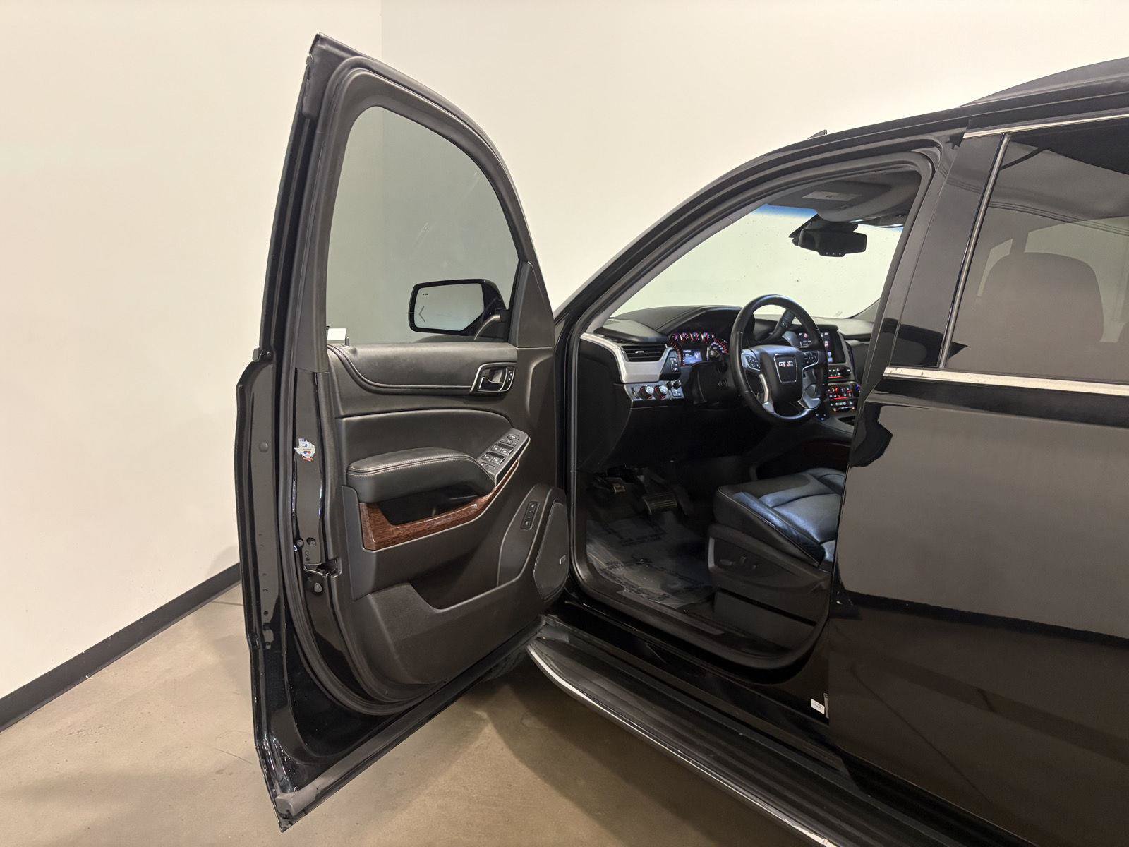 Used 2016 GMC Yukon SLT w/ Open Road Package AWD/4WD image 13