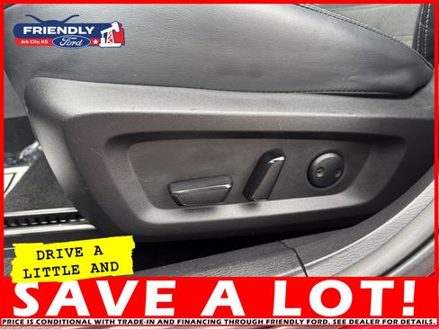 Used 2024 Mitsubishi Outlander SE image 16