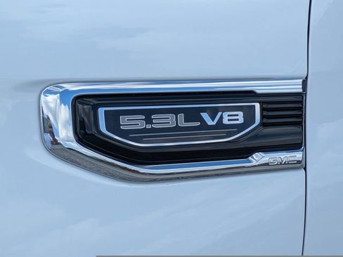 Used 2025 GMC Sierra 1500 SLE w/ Preferred Package image 10