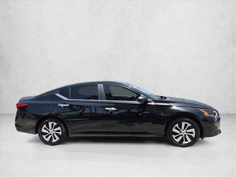Certified 2025 Nissan Altima 2.5 S FWD image 4