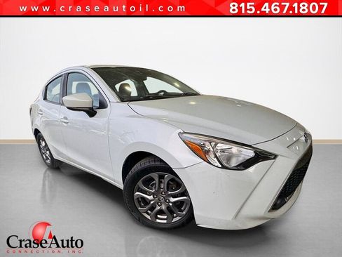 Used 2019 Toyota Yaris LE image 1