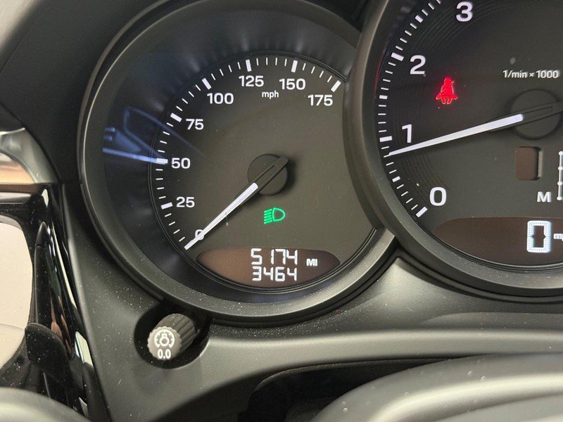 Used 2025 Porsche Macan AWD/4WD image 23