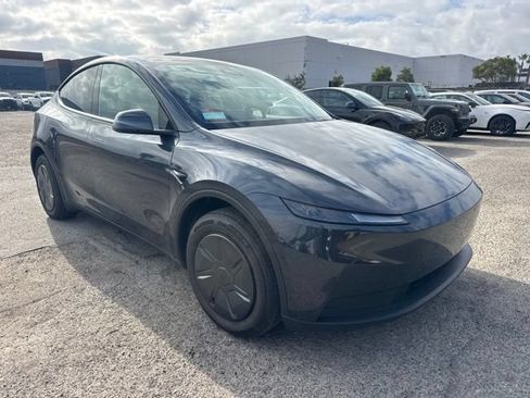 Used 2026 Tesla Model Y 2WD image 3