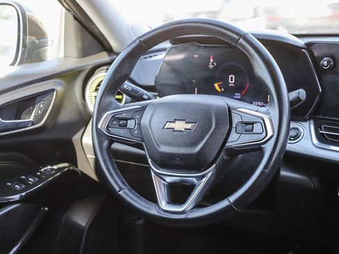 Used 2024 Chevrolet Trax LT w/ Sunroof Package image 16